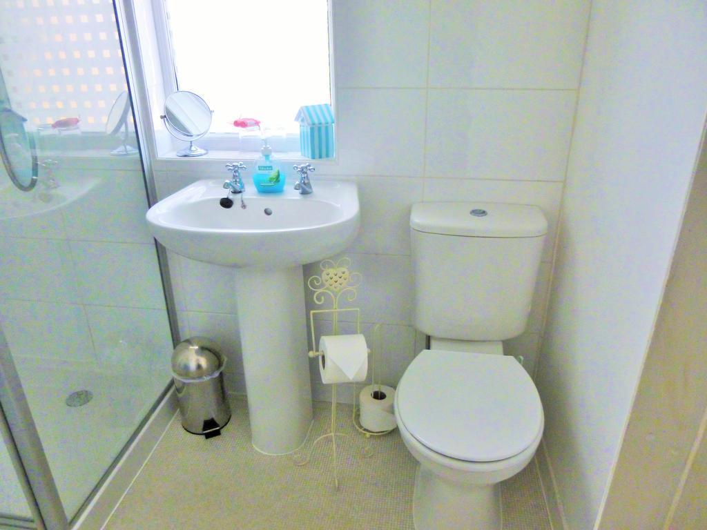 Dunsandles Guesthouse Воллесі Екстер'єр фото